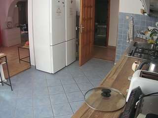 voyeurcam-julmodels-kitchen camsoda
