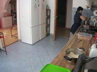 voyeurcam-julmodels-kitchen