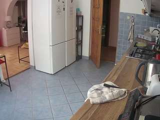 voyeurcam-julmodels-kitchen camsoda