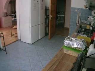 voyeurcam-julmodels-kitchen camsoda