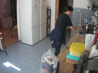 voyeurcam-julmodels-kitchen