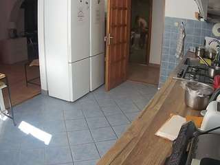 voyeurcam-julmodels-kitchen