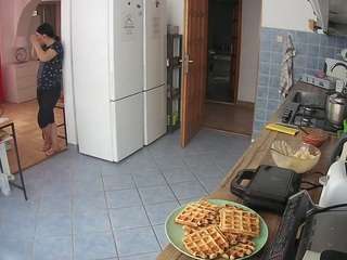 voyeurcam-julmodels-kitchen