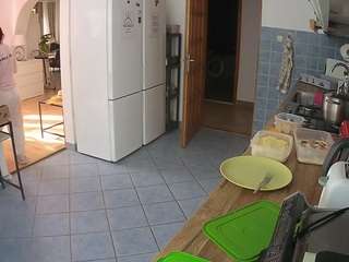 voyeurcam-julmodels-kitchen