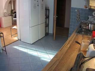 voyeurcam-julmodels-kitchen