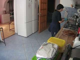 voyeurcam-julmodels-kitchen