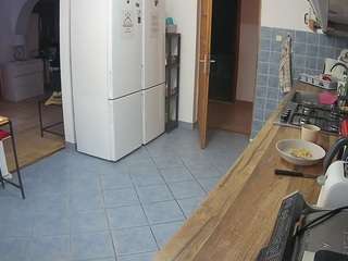 voyeurcam-julmodels-kitchen