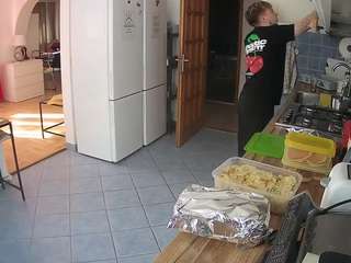 voyeurcam-julmodels-kitchen