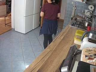 voyeurcam-julmodels-kitchen's live room