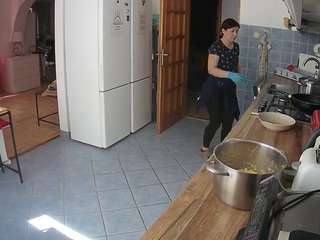 voyeurcam-julmodels-kitchen