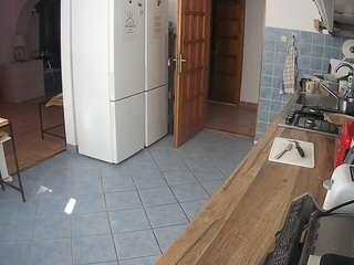 voyeurcam-julmodels-kitchen