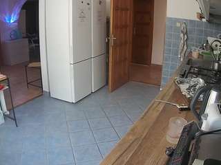 voyeurcam-julmodels-kitchen