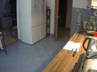 voyeurcam-julmodels-kitchen
