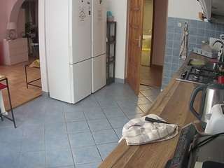 voyeurcam-julmodels-kitchen