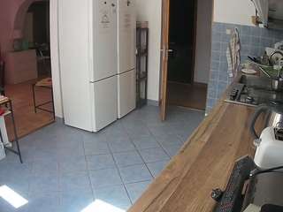voyeurcam-julmodels-kitchen