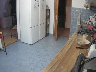 voyeurcam-julmodels-kitchen