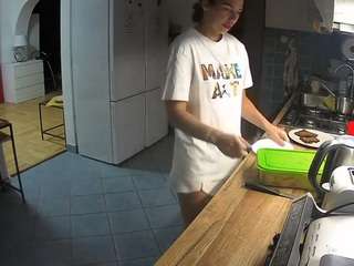 voyeurcam-julmodels-kitchen