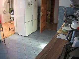voyeurcam-julmodels-kitchen's live room