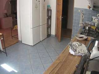 voyeurcam-julmodels-kitchen's live room