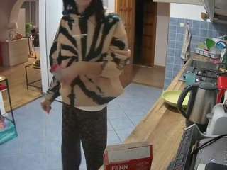 voyeurcam-julmodels-kitchen camsoda