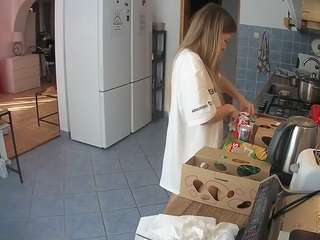 voyeurcam-julmodels-kitchen
