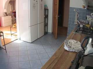voyeurcam-julmodels-kitchen's live room