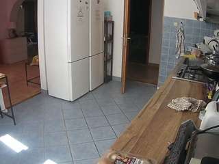 voyeurcam-julmodels-kitchen's live room