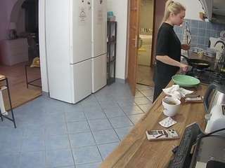voyeurcam-julmodels-kitchen's live room