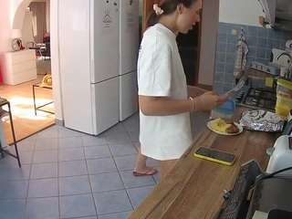 voyeurcam-julmodels-kitchen's live room