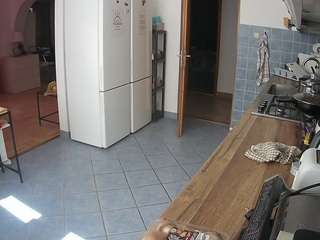 voyeurcam-julmodels-kitchen
