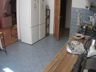 voyeurcam-julmodels-kitchen