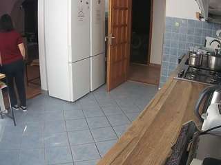 voyeurcam-julmodels-kitchen