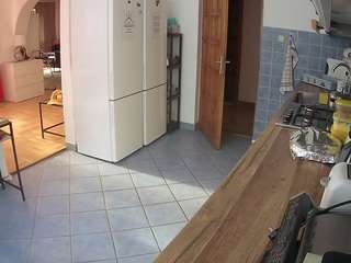 voyeurcam-julmodels-kitchen camsoda