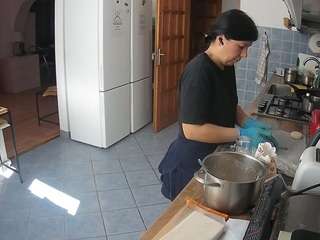voyeurcam-julmodels-kitchen