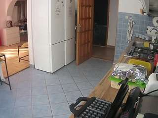 voyeurcam-julmodels-kitchen