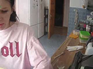 voyeurcam-julmodels-kitchen