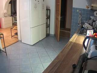 voyeurcam-julmodels-kitchen