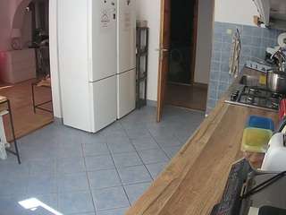 voyeurcam-julmodels-kitchen camsoda