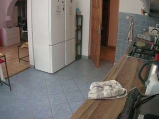 voyeurcam-julmodels-kitchen