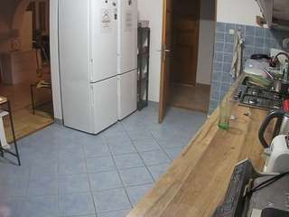 voyeurcam-julmodels-kitchen