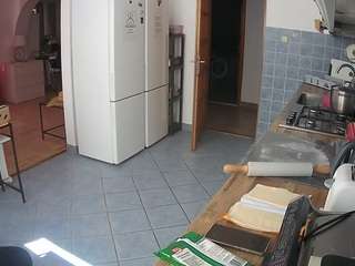 voyeurcam-julmodels-kitchen