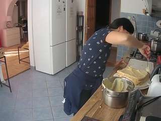 voyeurcam-julmodels-kitchen