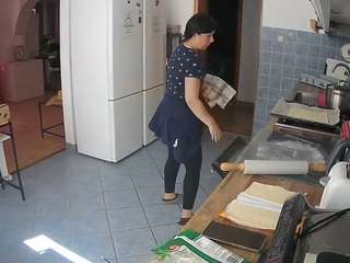 voyeurcam-julmodels-kitchen