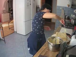 voyeurcam-julmodels-kitchen