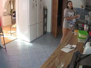 voyeurcam-julmodels-kitchen camsoda