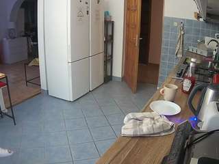 voyeurcam-julmodels-kitchen