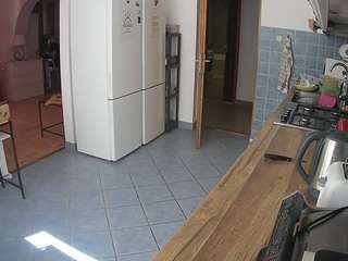 voyeurcam-julmodels-kitchen