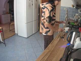 voyeurcam-julmodels-kitchen
