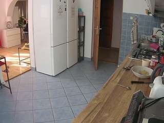 voyeurcam-julmodels-kitchen