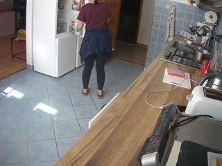 voyeurcam-julmodels-kitchen